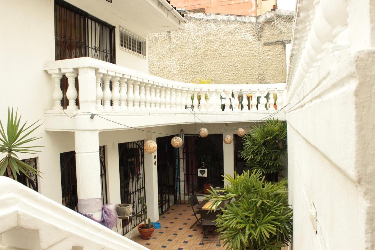 Hostal Coworking Cristales Cali Bagian luar foto