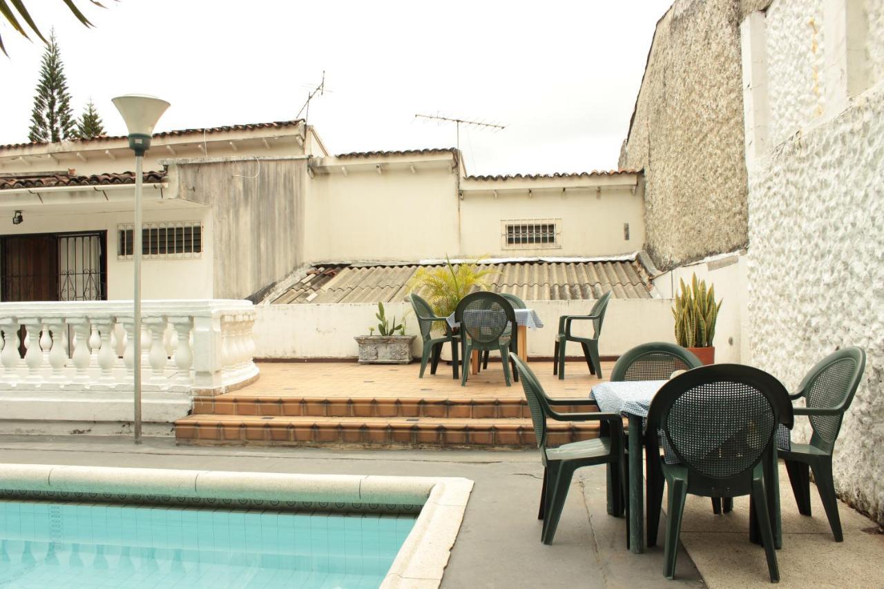 Hostal Coworking Cristales Cali Bagian luar foto